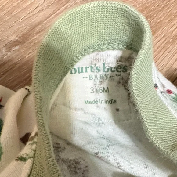 Burt's Bees Baby Festive Holiday Footies - Green and Red - Picture 3 of 4